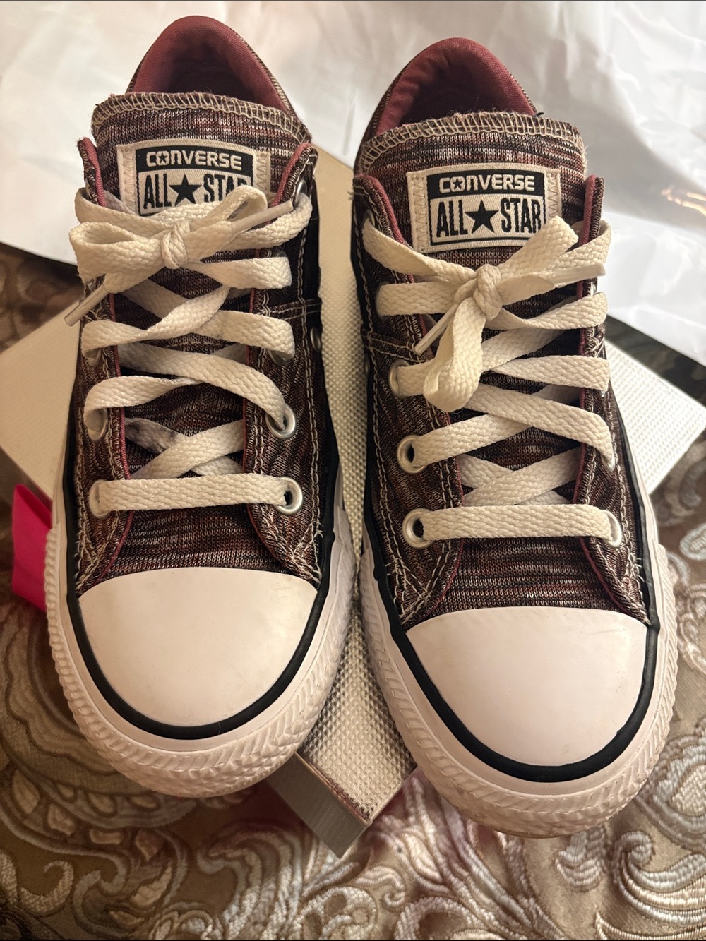 Converse All Star Low Top Sneakers in Maroon and White (Multi color)